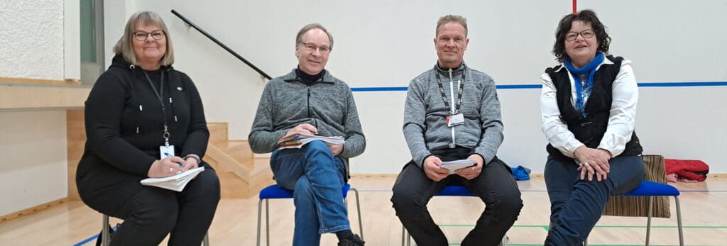 Nurmeksen Kirkkokadun koulun tapahtumassa mm. Minna Pulli TE-toimistosta, Jukka Nevalainen PIKESistä, Teuvo Tervo Riveriasta ja Ella Kärki Nurmeksen ja Valtimon Yrittäjistä.