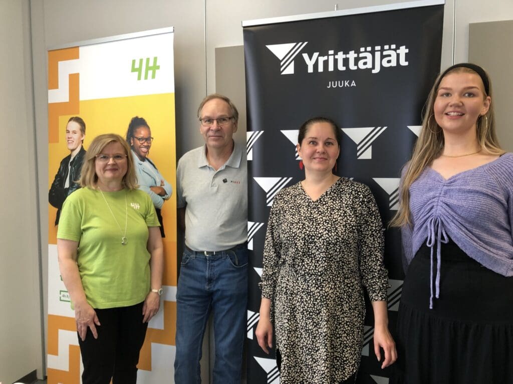 Pielisen 4H:n toiminnanjohtaja Pirjo Hämynen, PIKES Oy:n kehittämispäällikkö Jukka Nevalainen, Juuan Yrittäjät ry:n varapuheenjohtaja Katja Kakkonen ja PIKES Oy:n digi- ja viestintäasiantuntija Netta Konttinen