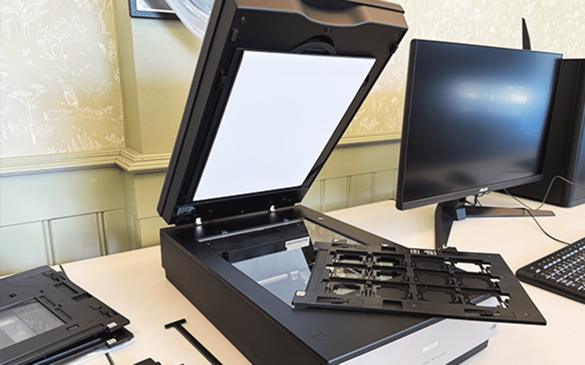 PIKES Digitupa, kuvassa valokuvaskanneri