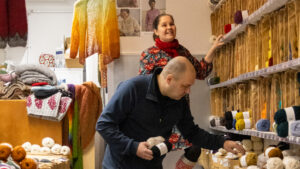 PIKES - yrittäjäksi Juukaan, Pielisen Kalusteen ja Lankapuodin yrittäjät Katja ja Pekka.