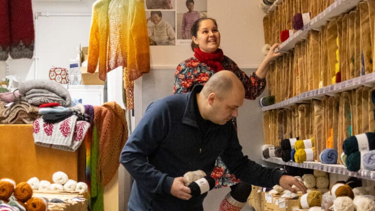 PIKES - yrittäjäksi Juukaan, Pielisen Kalusteen ja Lankapuodin yrittäjät Katja ja Pekka.