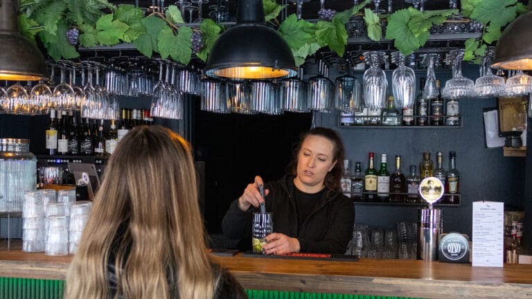 PIKES-yrittäjäksi-Juukaan, kuva: Lounge Bar H Helmer, Juuka