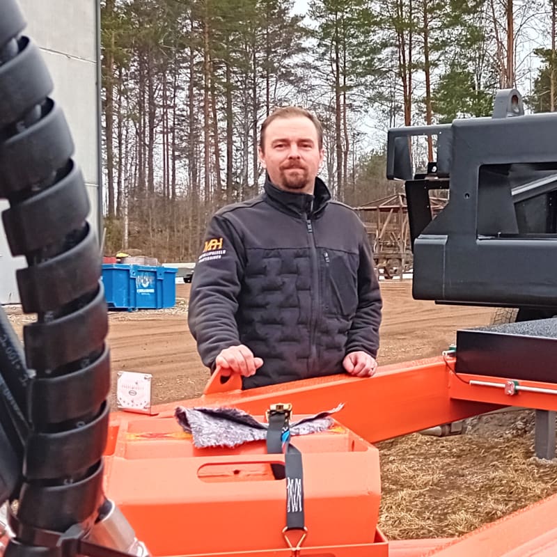 PIKES-yrittäjäksi Juukaan, Metallipalvelu Hartikainen, kuvassa Vesa Kähkönen.