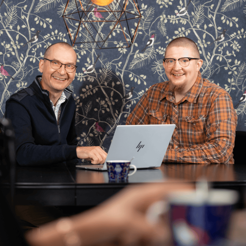PIKES yrityspalvelut, perusta yritys Pohjois-Karjalaan. Kuvassa PIKESin yritysneuvojat Aki Nevalainen ja Juho Luostarinen.